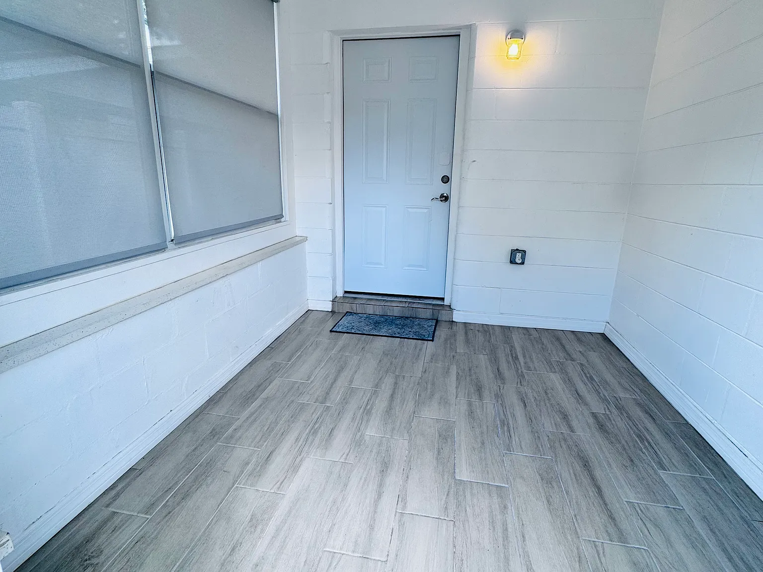 2 bed, 792 sqft, $2,400 — Photo 2