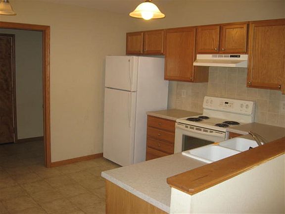 4th image of 1810 Hickory Ln