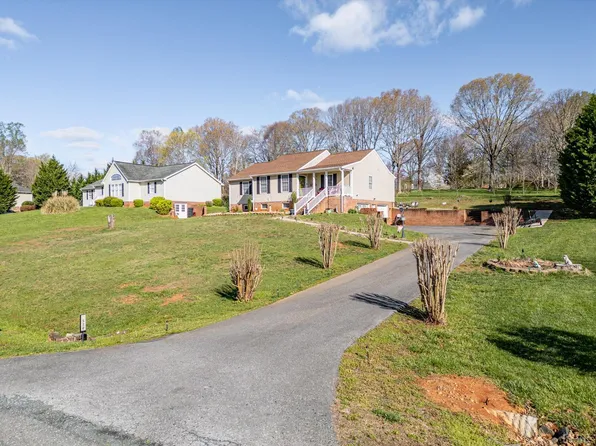 570 Woodland Dr, Madison Heights, VA 24572