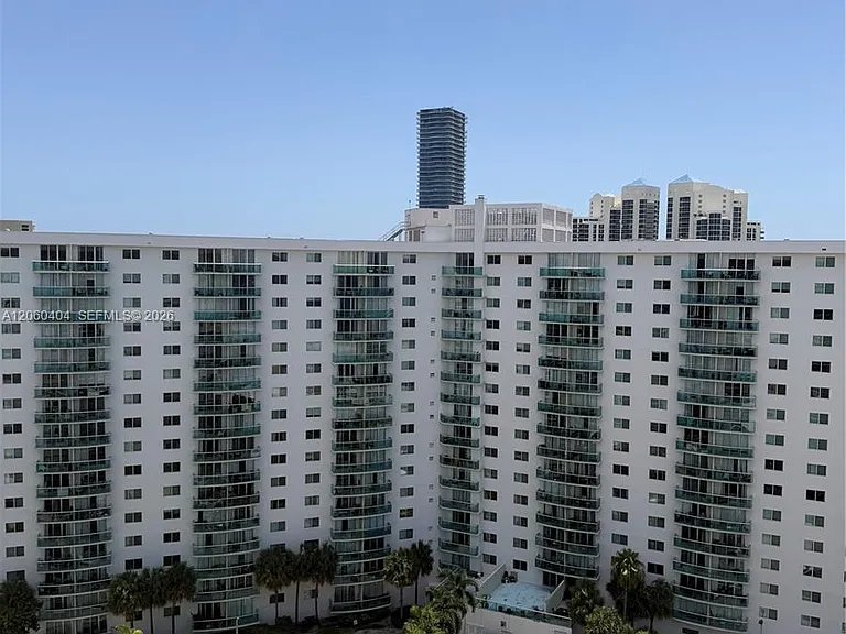 19390 Collins Ave #6 — Photo 2