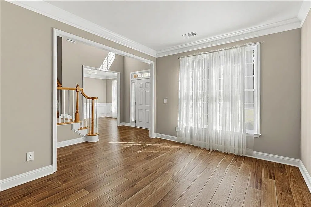 5 bed, 3.0 bath, 2848 sqft, $2,995 — Photo 4