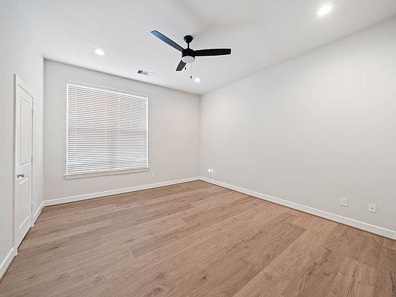5th image of 5910 Haring Ln