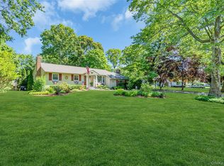 25 Del Pl, Hauppauge, NY 11788