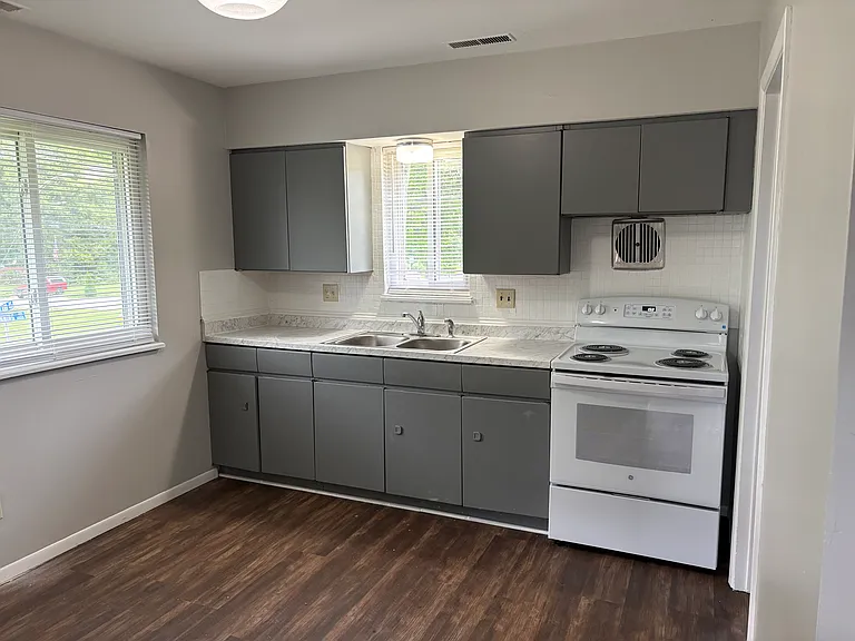 1043 Spinning Rd #1 — Photo 4