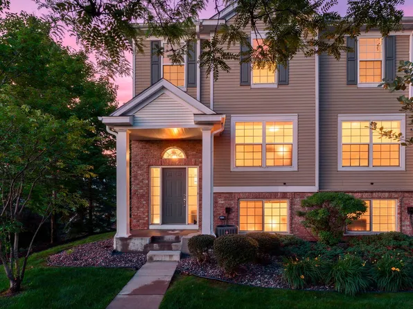 868 Ledgestone Dr, Mahtomedi, MN 55115