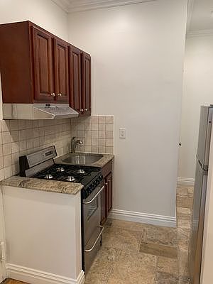 4th image of 157 E 99th St #B4