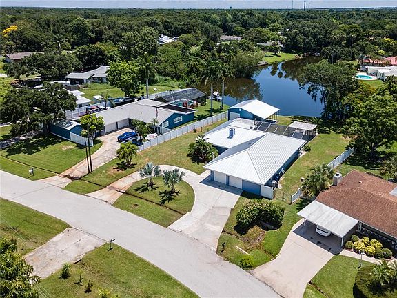 2nd image of 421 W Lake Dr