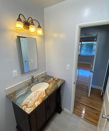 5th image of 11549 Sylvan St #5