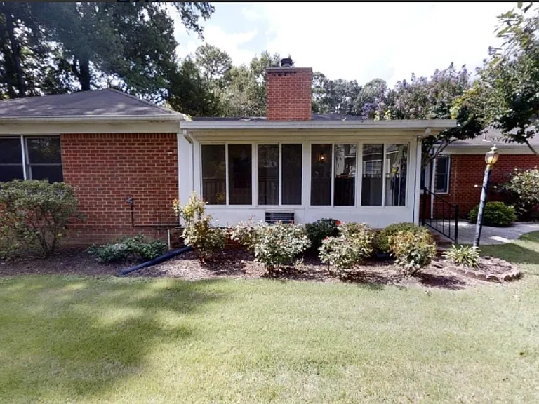 102 Montrose Dr — Photo 13