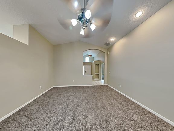 4th image of 33238 Irongate Dr