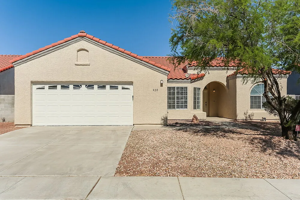 3 bed, 2.0 bath, 1506 sqft, $2,140 — Photo 1