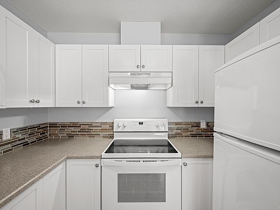 4th image of 4700 Alderwood Pl #103