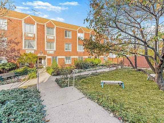 4th image of 29 Adrian Ave APT D2