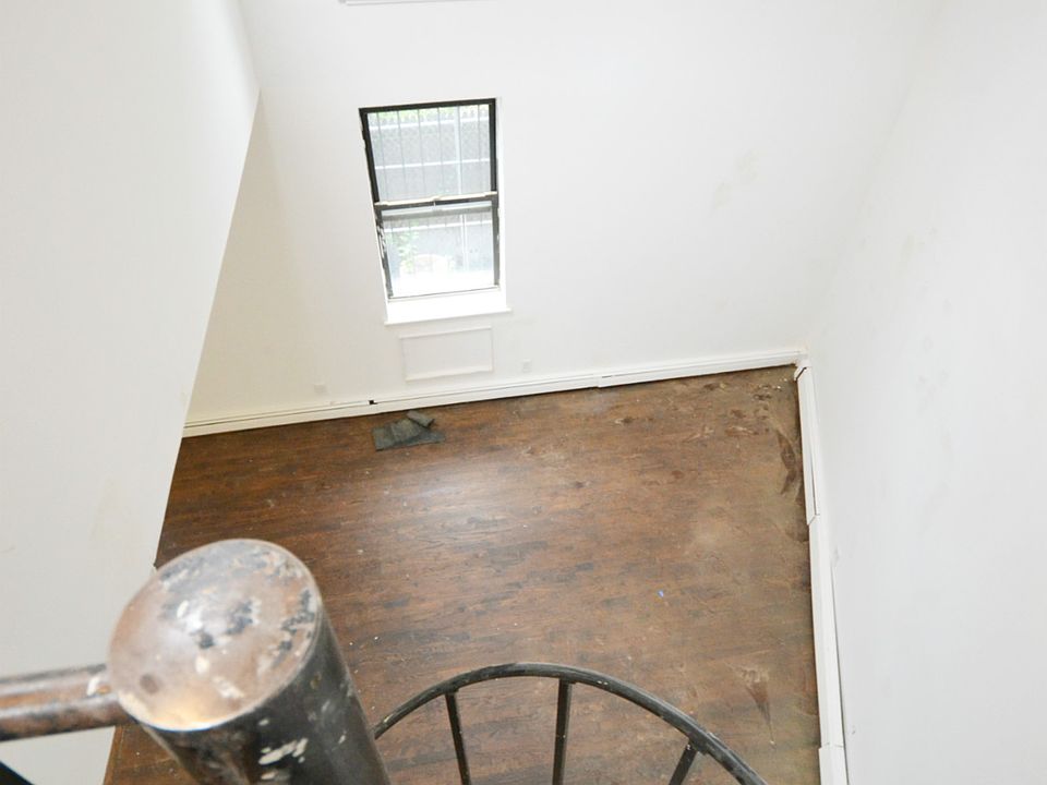 1st image of 853 Atlantic Ave APT 3