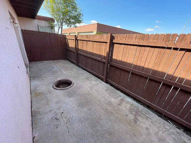 8319 N 60th Dr — Photo 12
