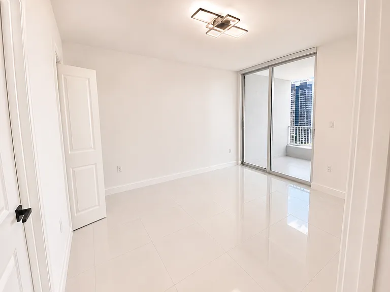 170 SE 14th St #2707 — Photo 4