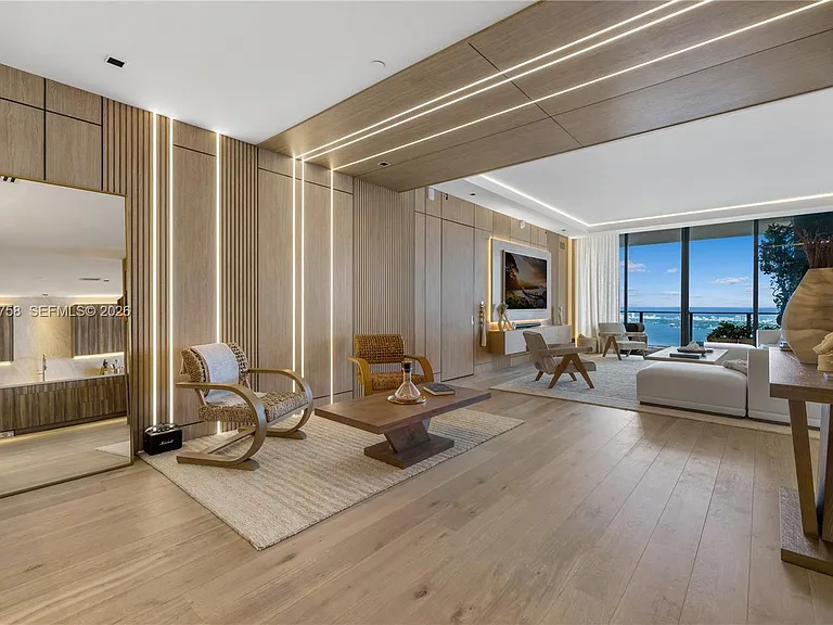 700 NE 24th St #Penthouse 5902 — Photo 14
