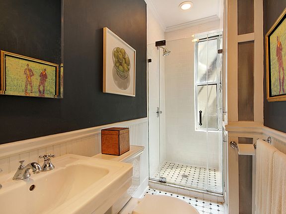 3rd image of 12 Bank St APT 3