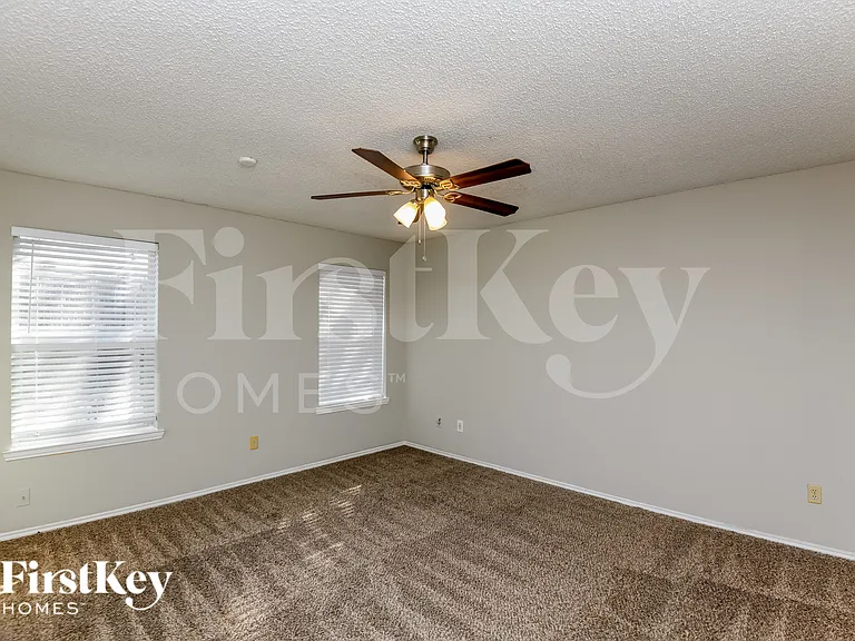 10913 Ives St — Photo 14