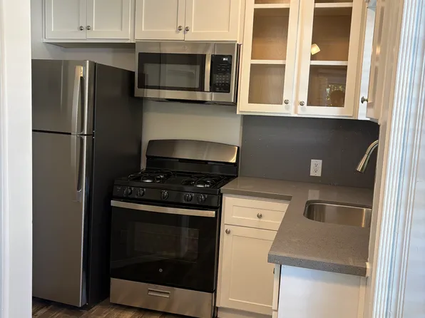 1813 W Victory Blvd, Burbank, CA 91506