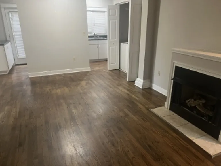925 Greenwood Ave NE #D — Photo 4