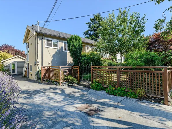 129 Moss St, Victoria, BC V8V 4M2