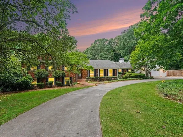 326 Fayette Dr, Winder, GA 30680