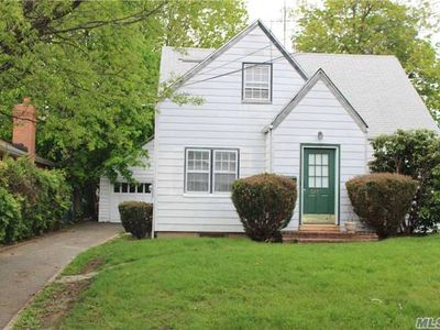 337 Dover St, Westbury, NY, 11590