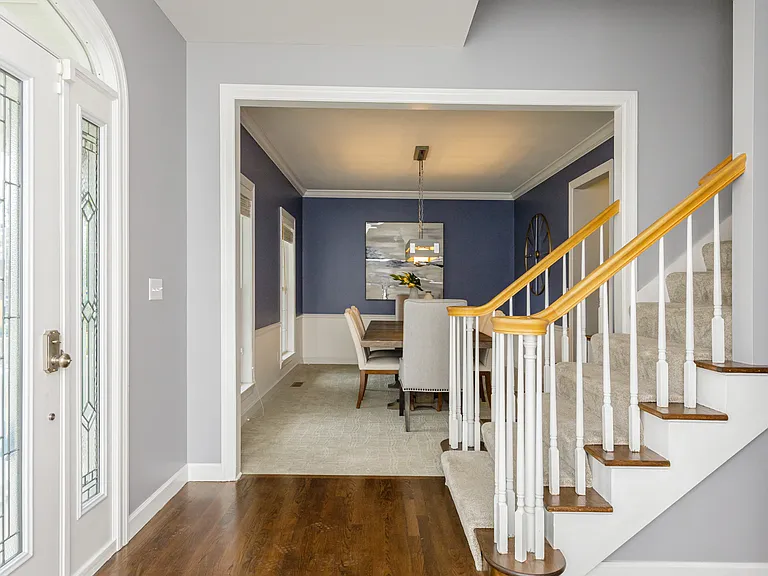 120 Roehampton Ln — Photo 34