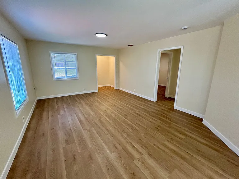 1254 Lillian Ave — Photo 3