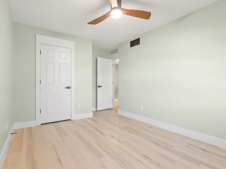 Upstairs bedroom 2.