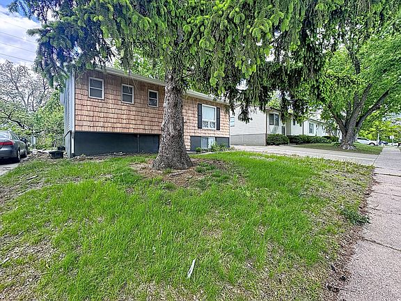 3rd image of 2324 W 59th St