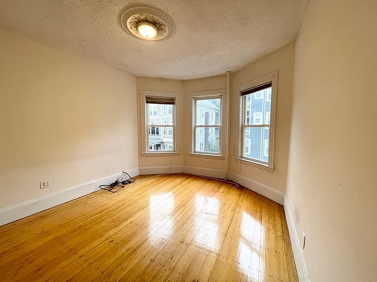 17 Sachem St #2A — Photo 4