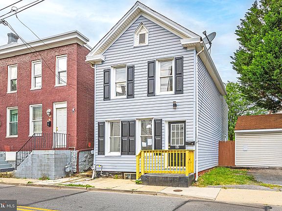 2nd image of 32 E Lee St
