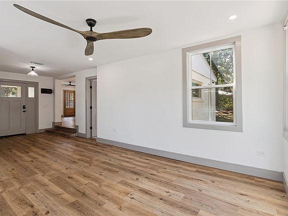 3rd image of 215 Harper St