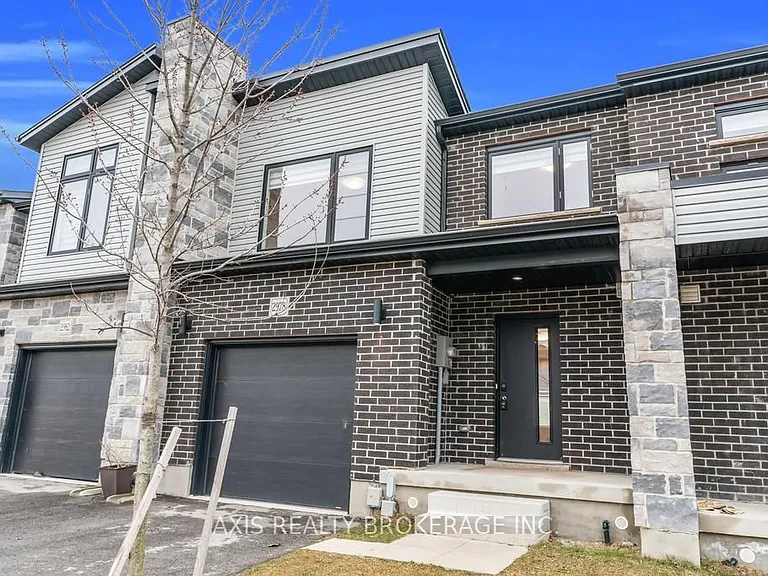 2978 Turner Cres — Photo 9