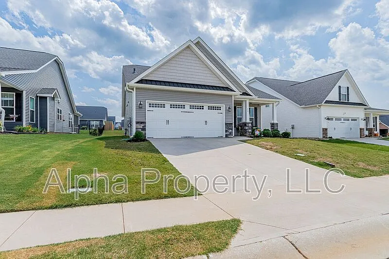4 bed, 3.0 bath, 2056 sqft, $2,295 — Photo 2