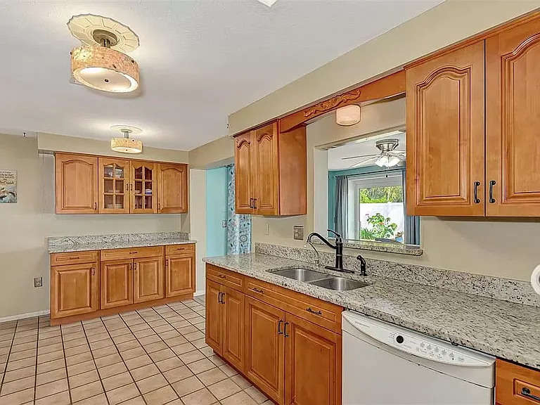 1329 Nantucket Rd — Photo 35
