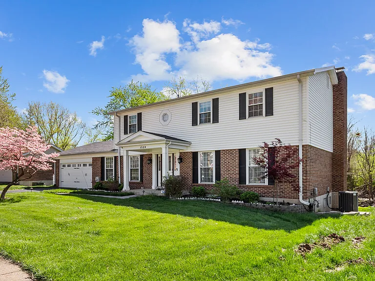 1528 Woodroyal East Dr — Photo 3