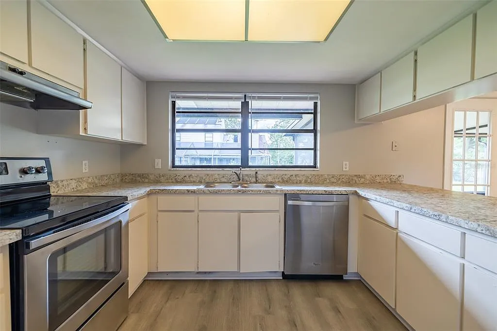 3 bed, 2.5 bath, 1950 sqft, $2,800 — Photo 4