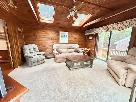 4th image of 132 Sheffield Hill Rd