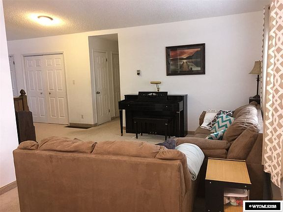 3rd image of 160 Clear View Dr