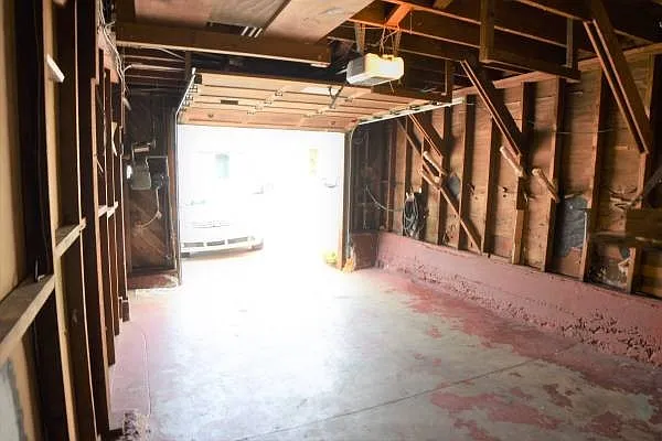 3833 Lawton St — Photo 4