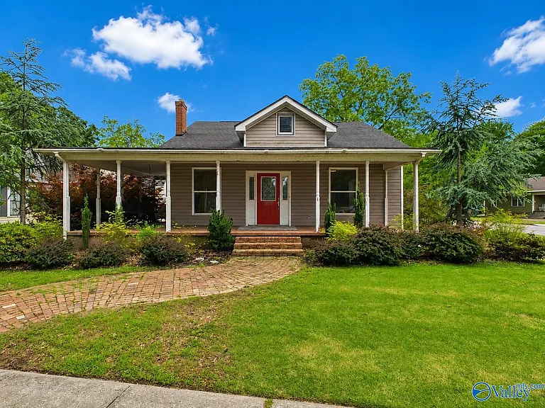 501 Prospect Dr SE — Photo 1