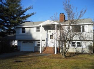 11 Douglas Dr, Salem, NH 03079