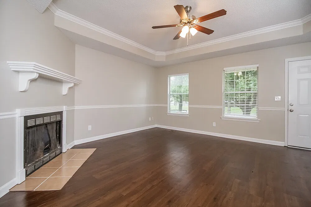 3 bed, 2.0 bath, 1392 sqft, $2,035 — Photo 2