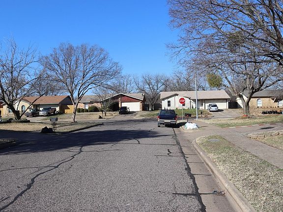 4th image of 2521 Willow Ln