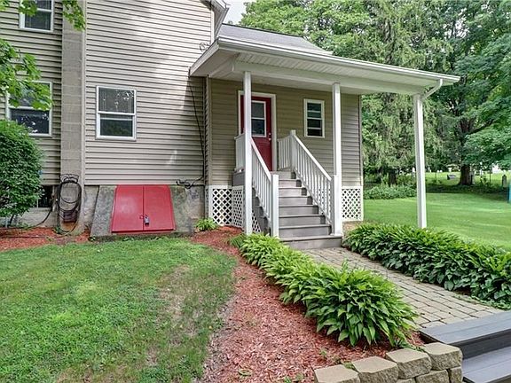 3rd image of 48 Cherry Ave