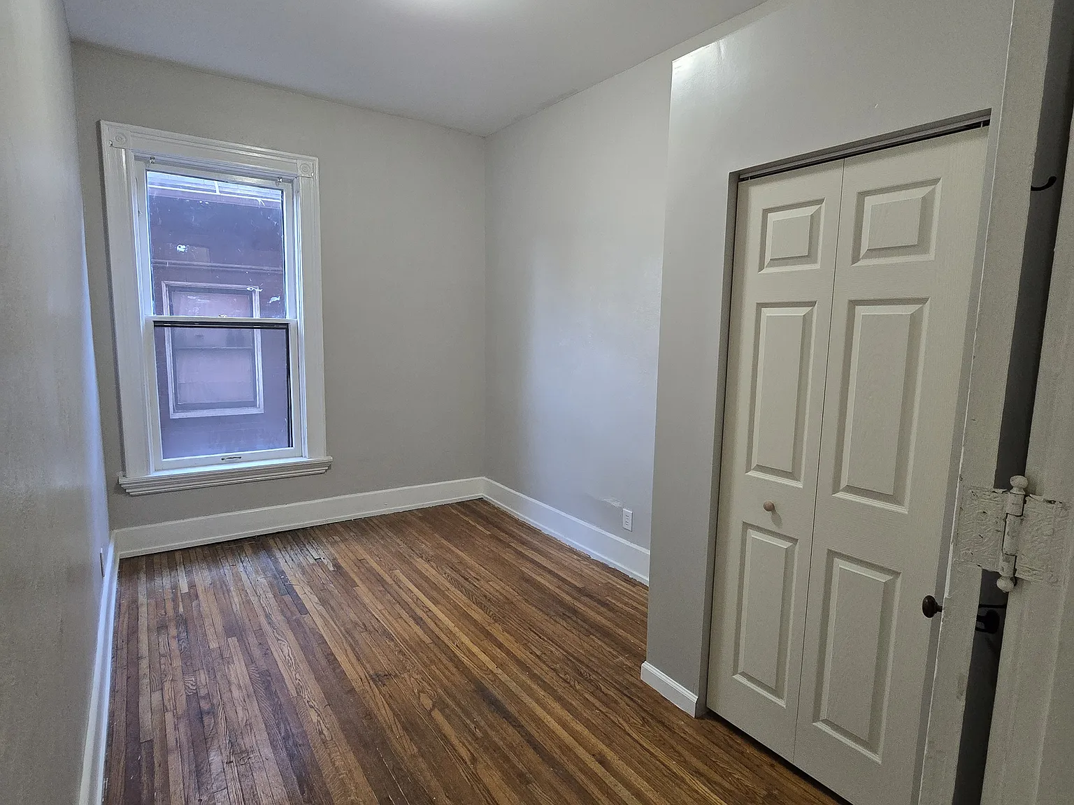 3 bed, 1100 sqft, $750 — Photo 2