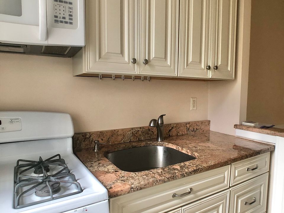 1st image of 210 Martine Ave APT 6E